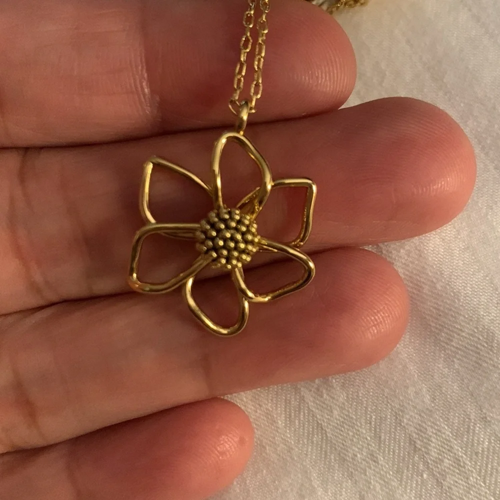 NWOT KATE SPADE ♠️ NEW YORK floral 🌸 pendant necklace